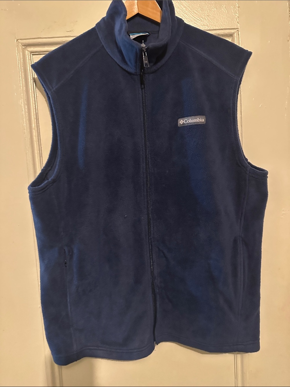 Like New Columbia Men's Dark Blue Full-Zip Fleece Vest. Size L. 31.5” L x 22” W.